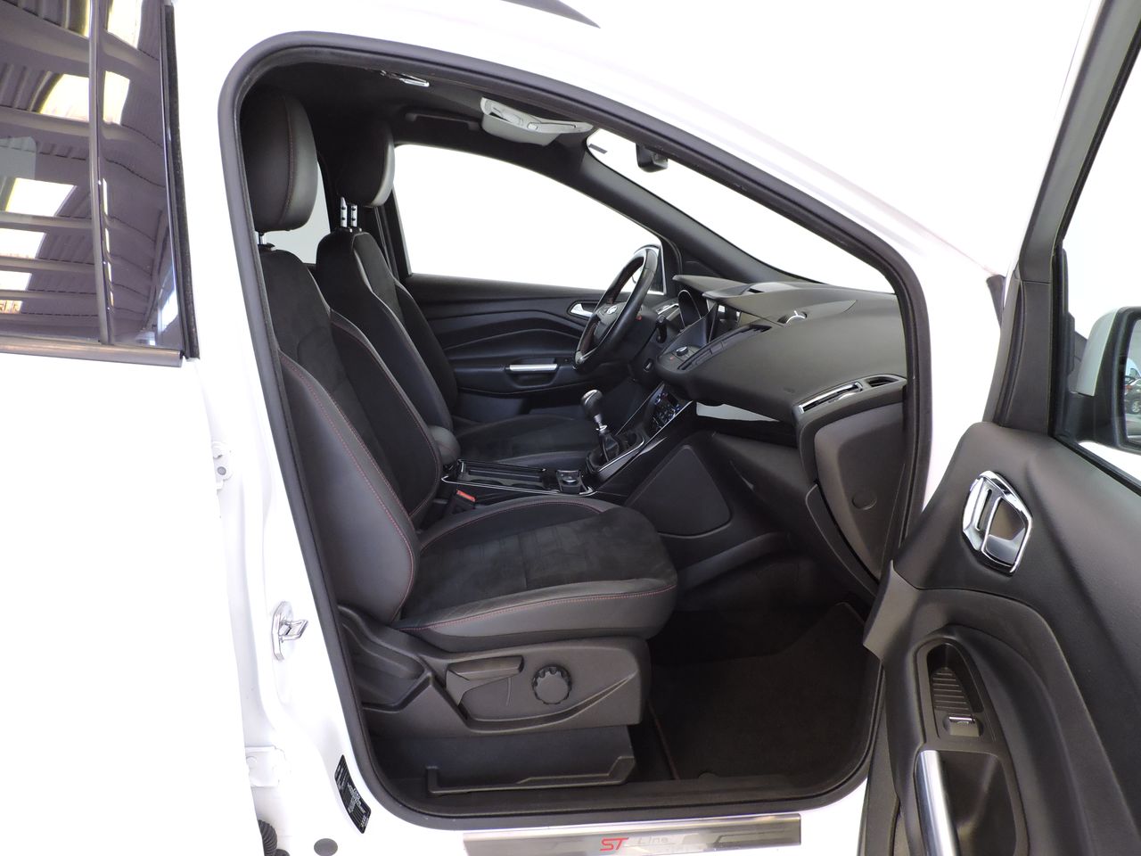 Ford Kuga ST-Line 1.5 EcoBoost Auto-Start-Stop 88 kW (120 CV) 4x2 - Foto 10