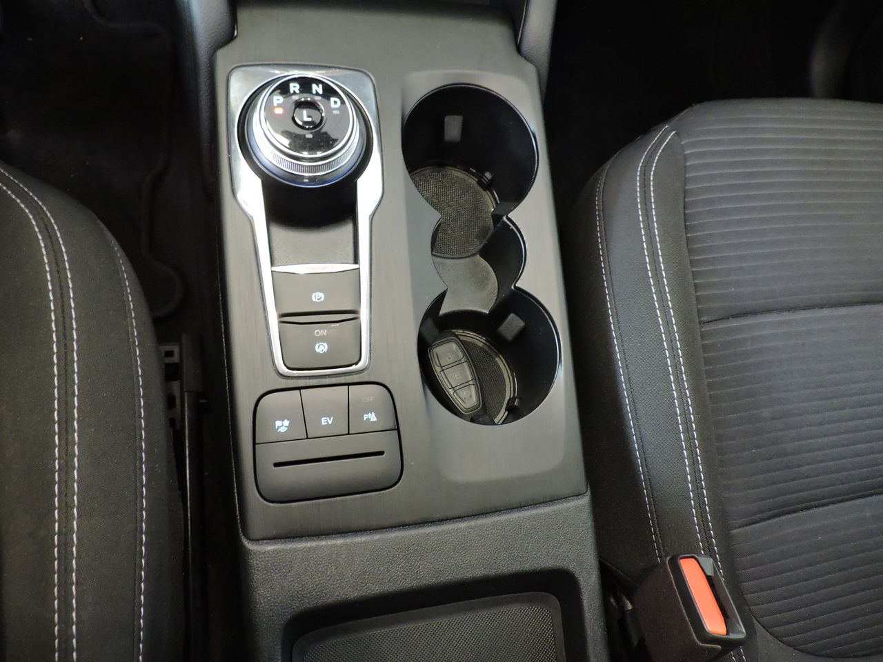 Ford Kuga 2.5 Duratec 225 hybrid PHEV Pshift Titanium - Foto 13