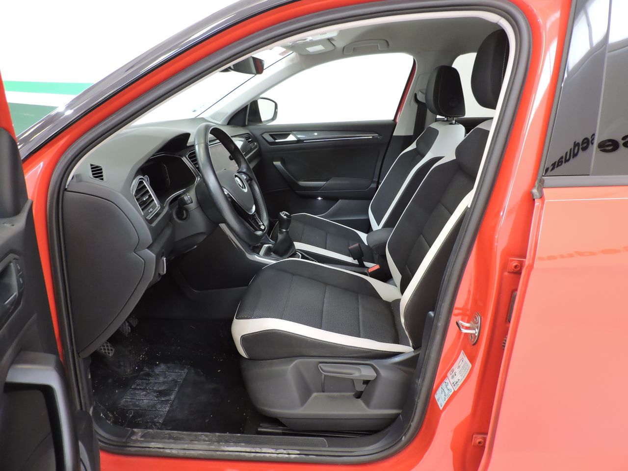 Volkswagen T-Roc Sport 1.5 TSI 110 kW (150 CV) - Foto 9