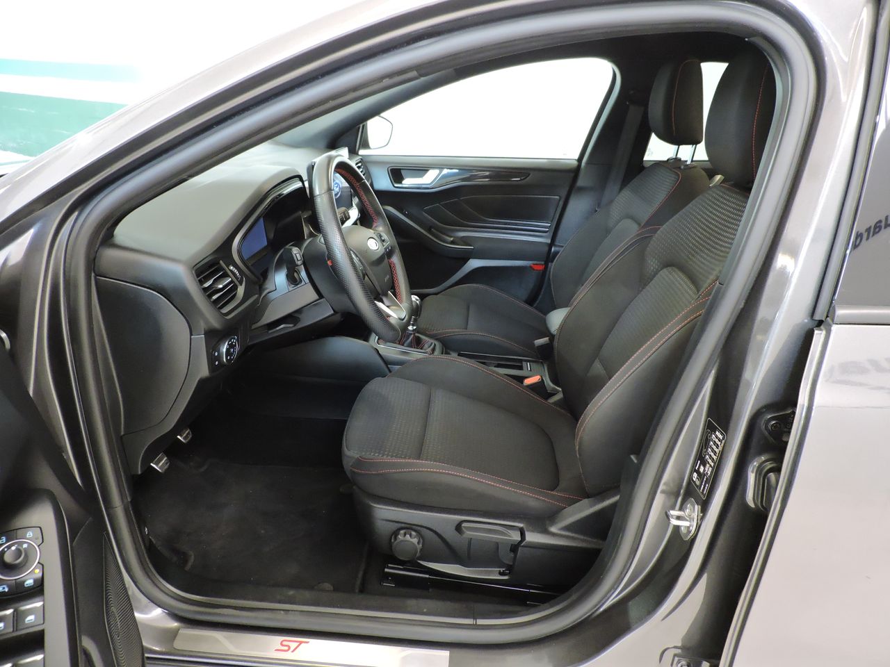 Ford Focus Berlina ST-Line 1.0 EcoBoost MHEV 92 kW (125 CV) - Foto 9