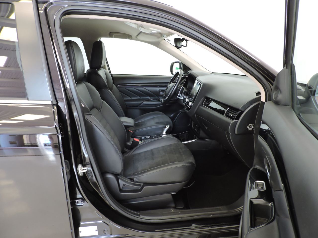 Mitsubishi Outlander PHEV Kaiteki 4WD - Foto 14