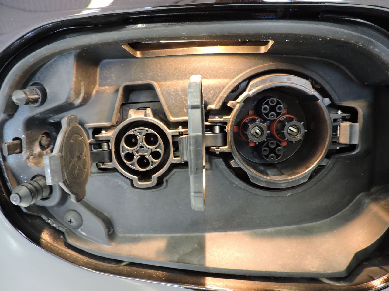 Mitsubishi Outlander PHEV Kaiteki 4WD - Foto 17