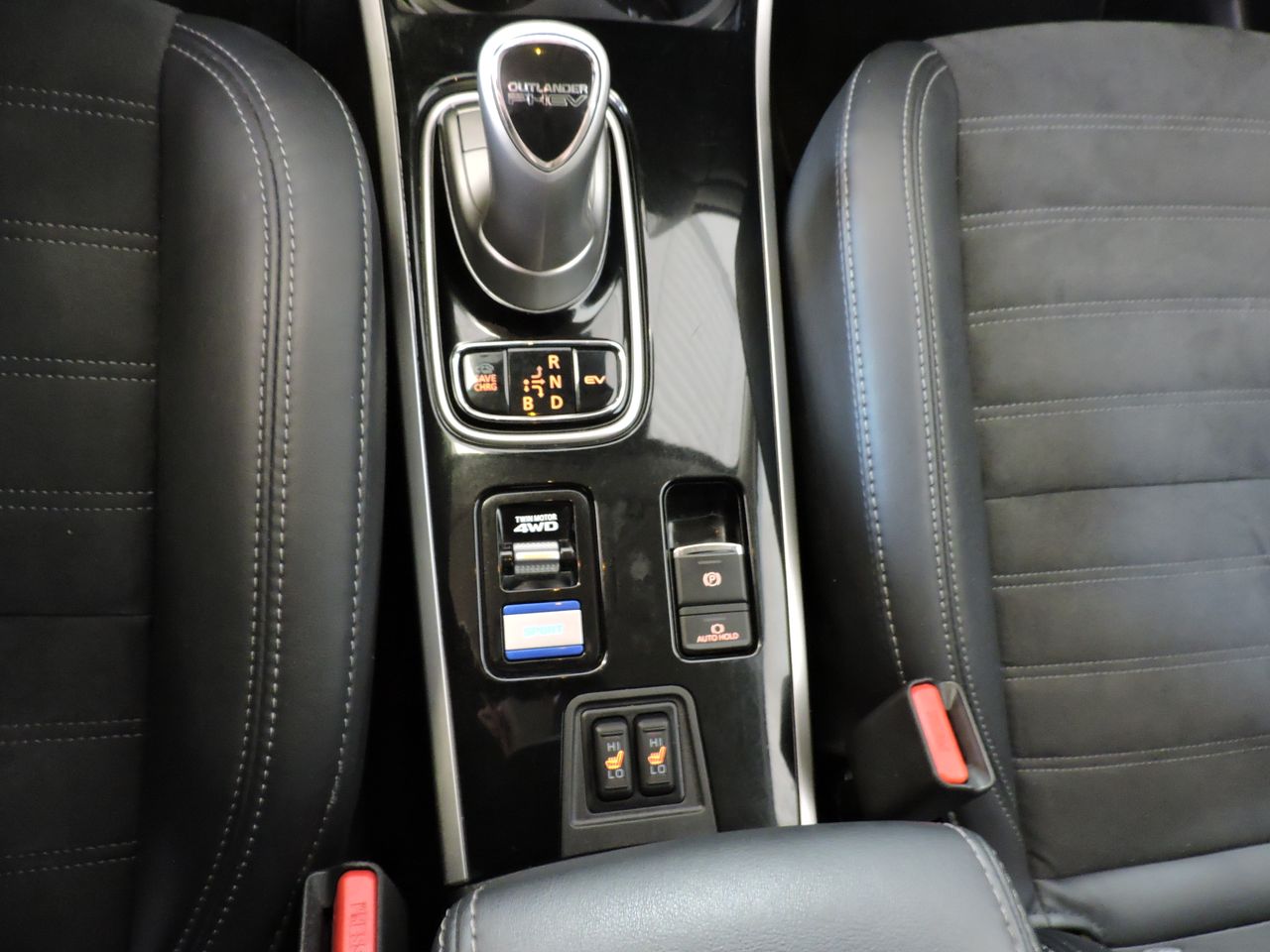 Mitsubishi Outlander PHEV Kaiteki 4WD - Foto 12