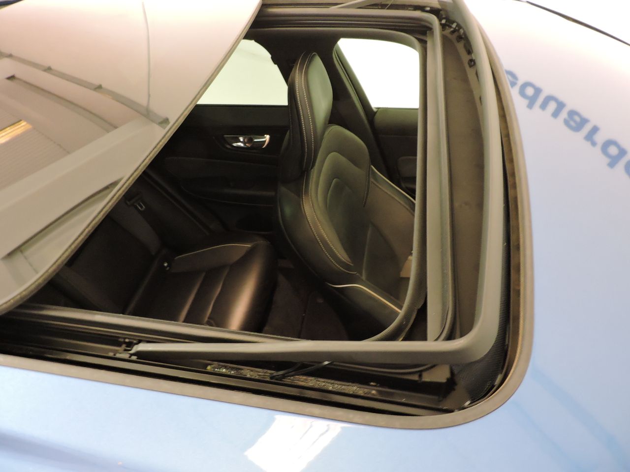 Volvo XC60 T6 AWD Recharge R-Design - Foto 16