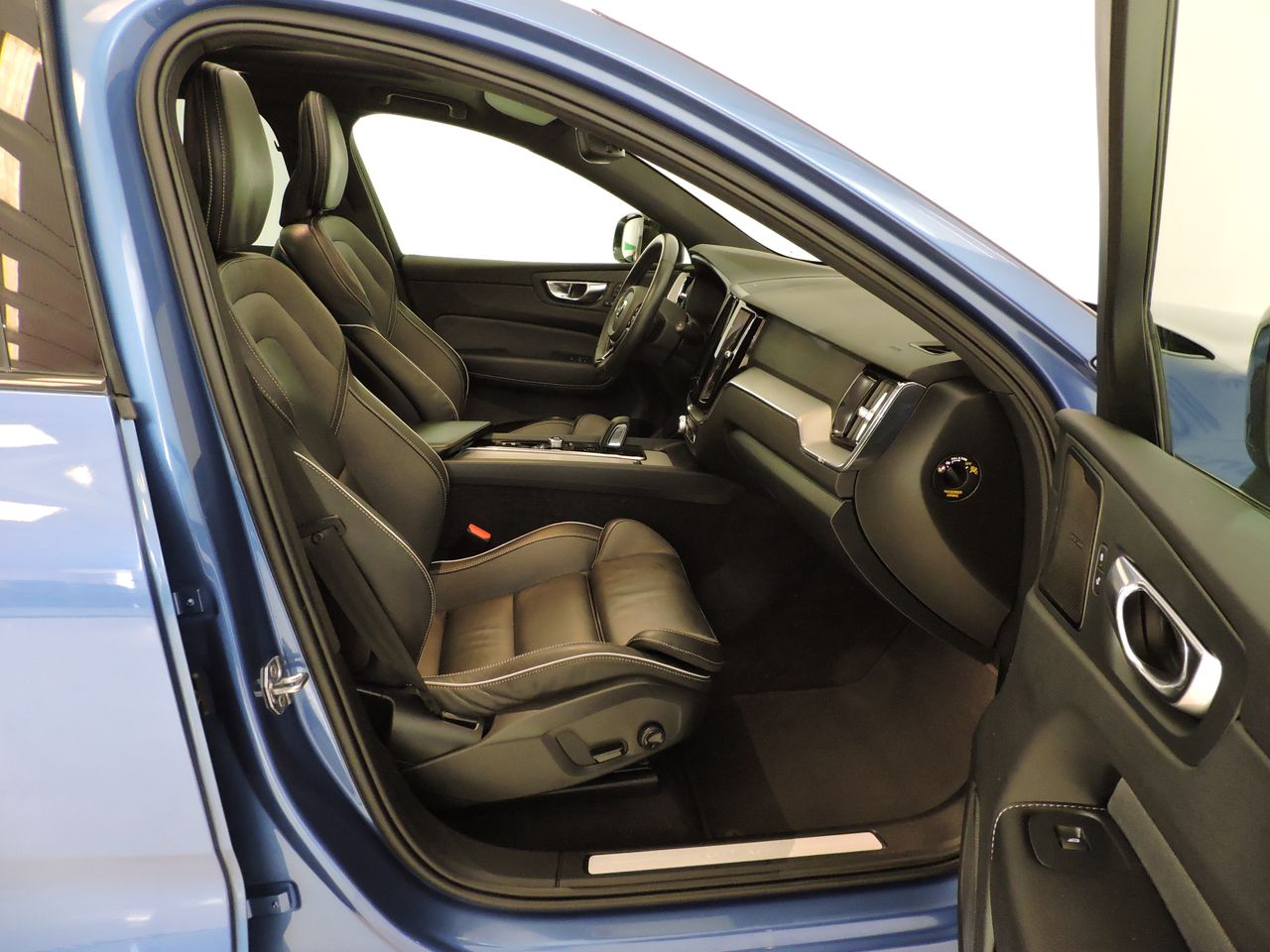 Volvo XC60 T6 AWD Recharge R-Design - Foto 10