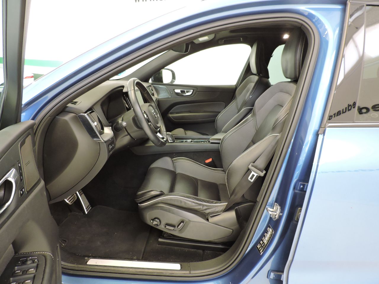 Volvo XC60 T6 AWD Recharge R-Design - Foto 9