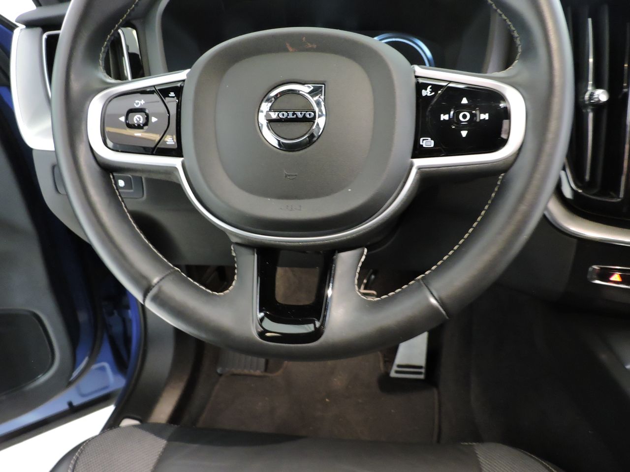 Volvo XC60 T6 AWD Recharge R-Design - Foto 12