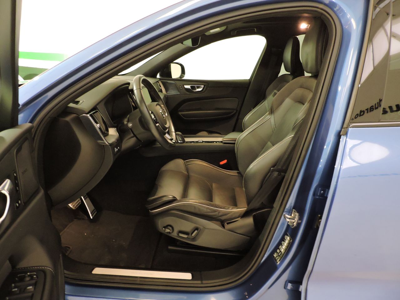 Volvo XC60 T6 AWD Recharge R-Design - Foto 9