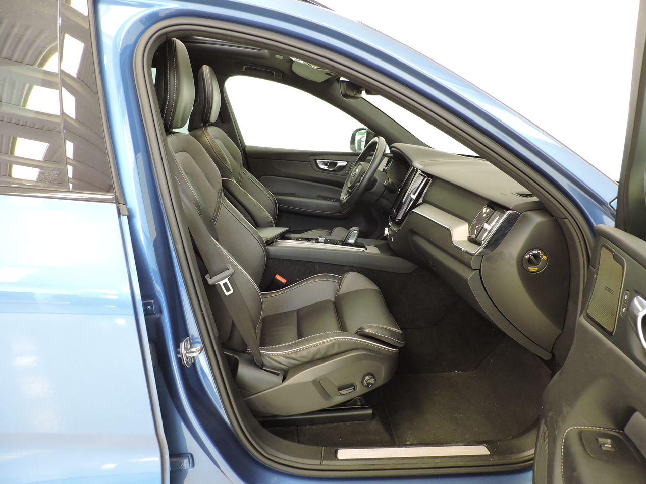 Volvo XC60 T6 AWD Recharge R-Design - Foto 10