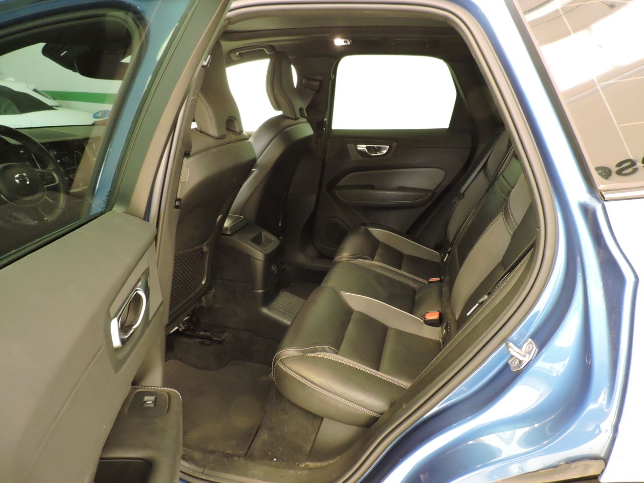 Volvo XC60 T6 AWD Recharge R-Design - Foto 11