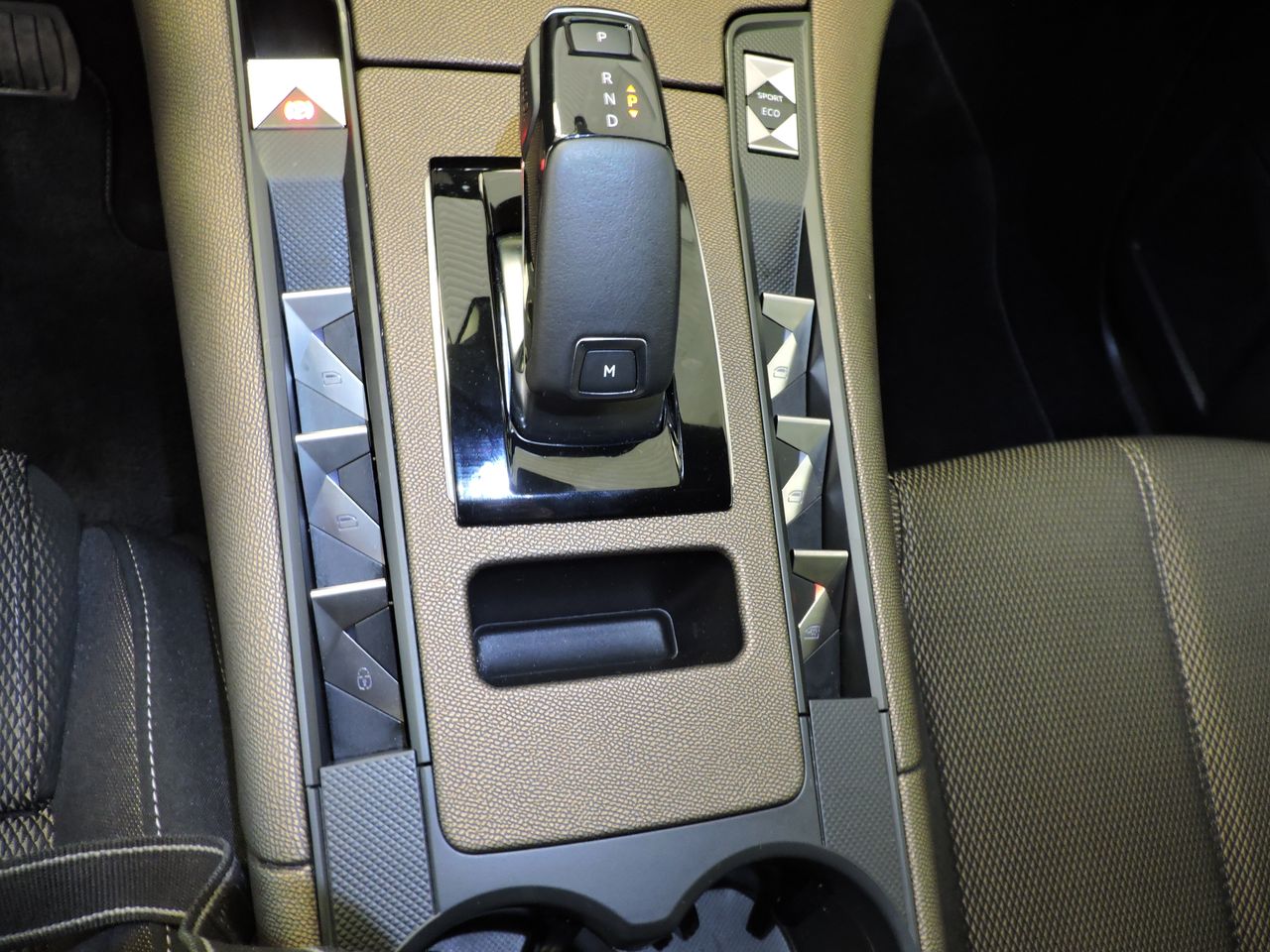 DS DS 7 Crossback DS7 Crossback Business 1.5 BlueHDi 130CV - Foto 13