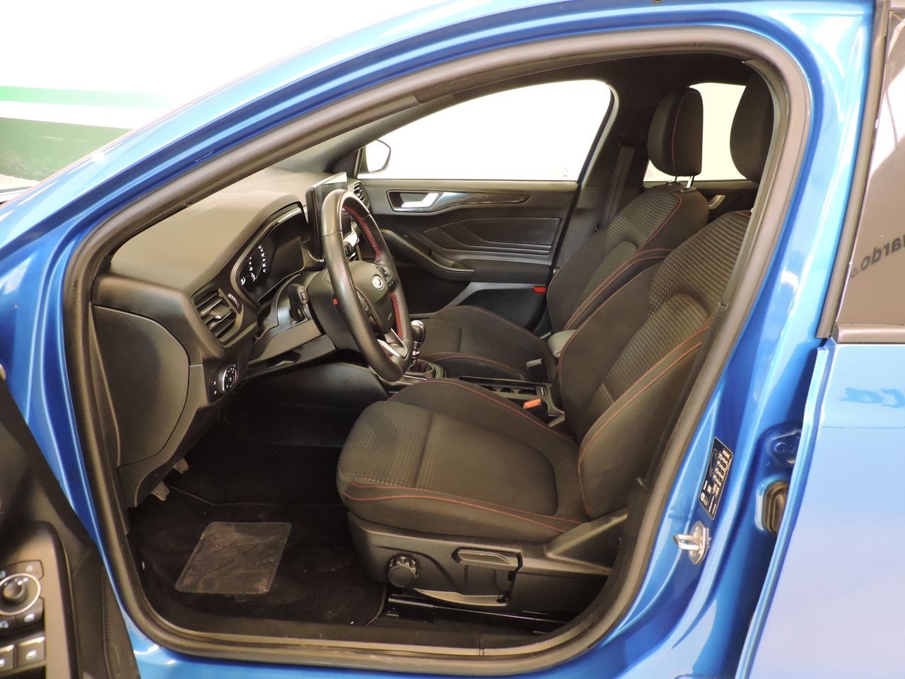 Ford Focus Berlina ST-Line 1.0 EcoBoost MHEV 114 kW (155 CV) - Foto 9