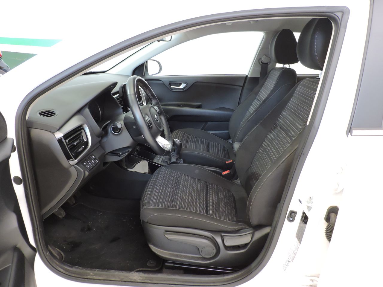 Kia Stonic 1.0 T-GDi MHEV iMT 74 kW (100 CV) Drive - Foto 9