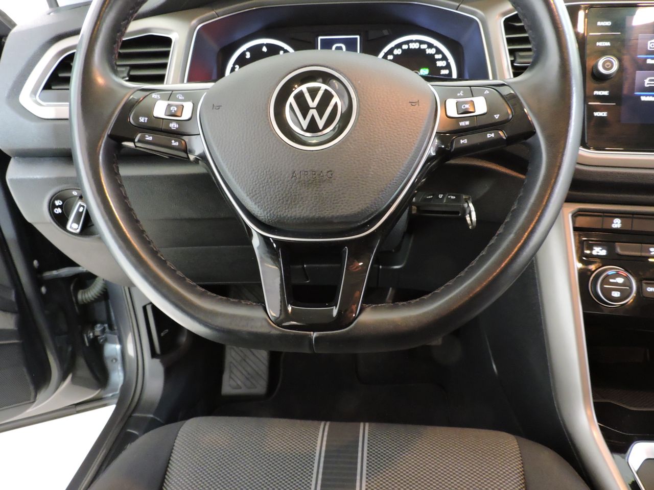 Volkswagen T-Roc 1.5 TSI ACTIVE BUSINESS DSG - Foto 9