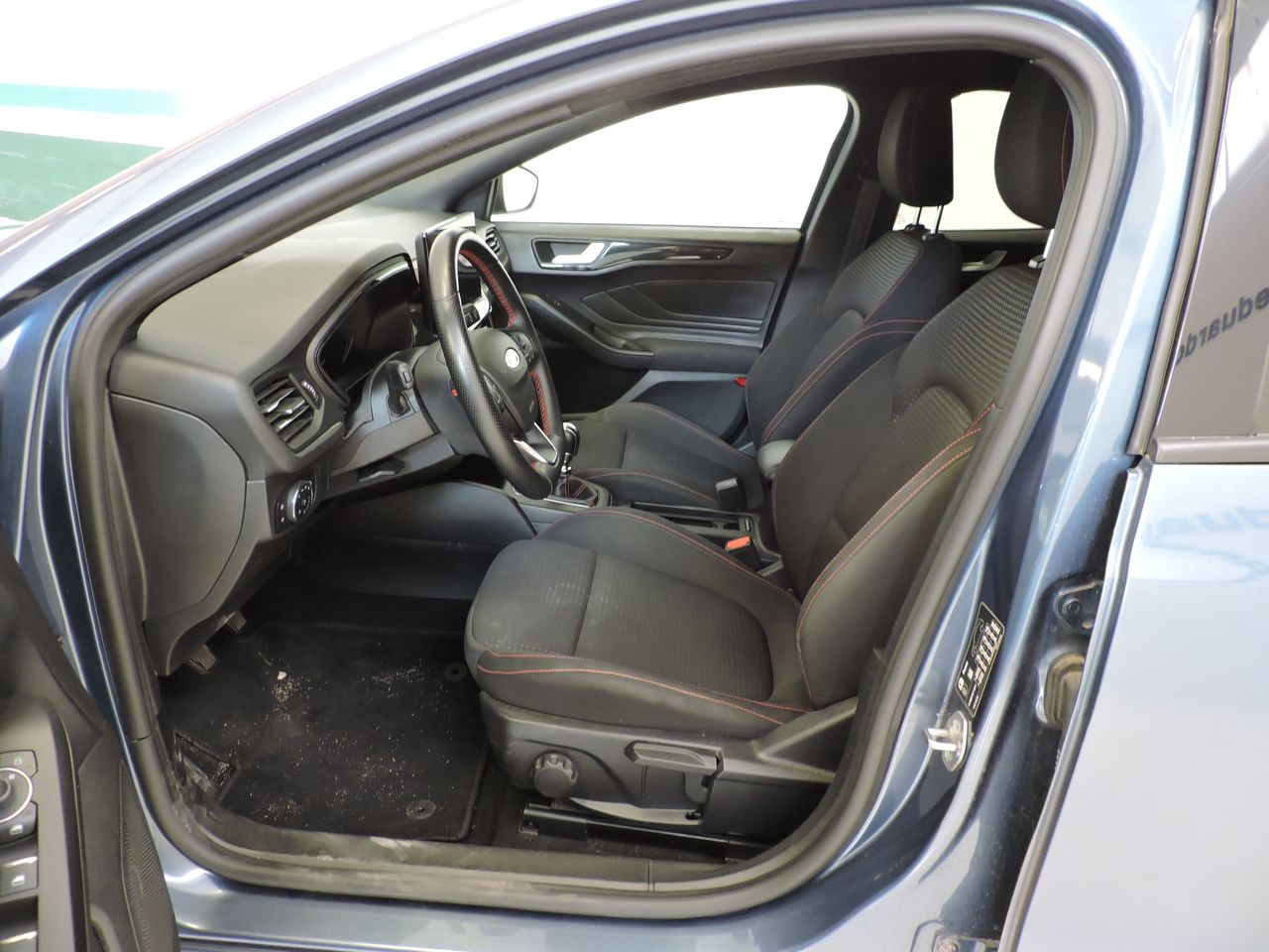 Ford Focus Berlina ST-Line 1.0 EcoBoost MHEV 114 kW (155 CV) - Foto 9