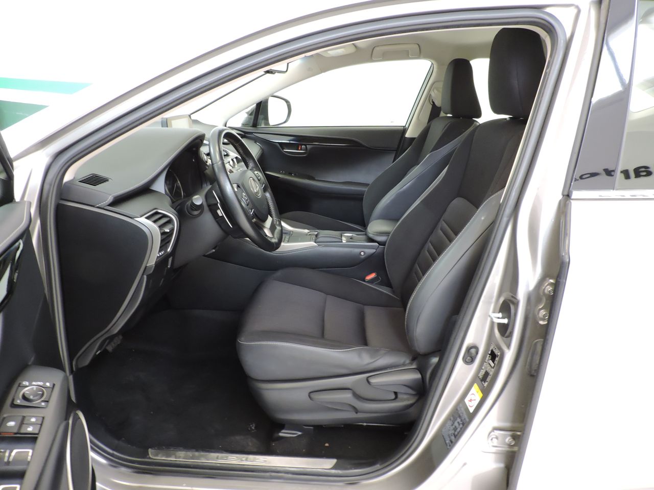 Lexus NX NX 300h Business Line 5d - Foto 9