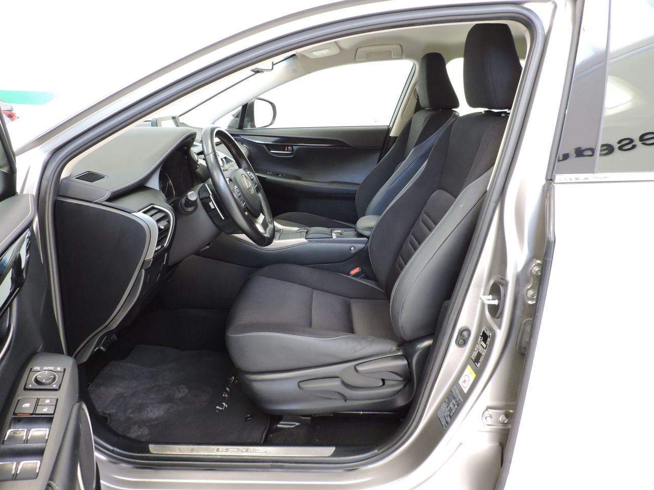 Lexus NX NX 300h Business Line 5d - Foto 9