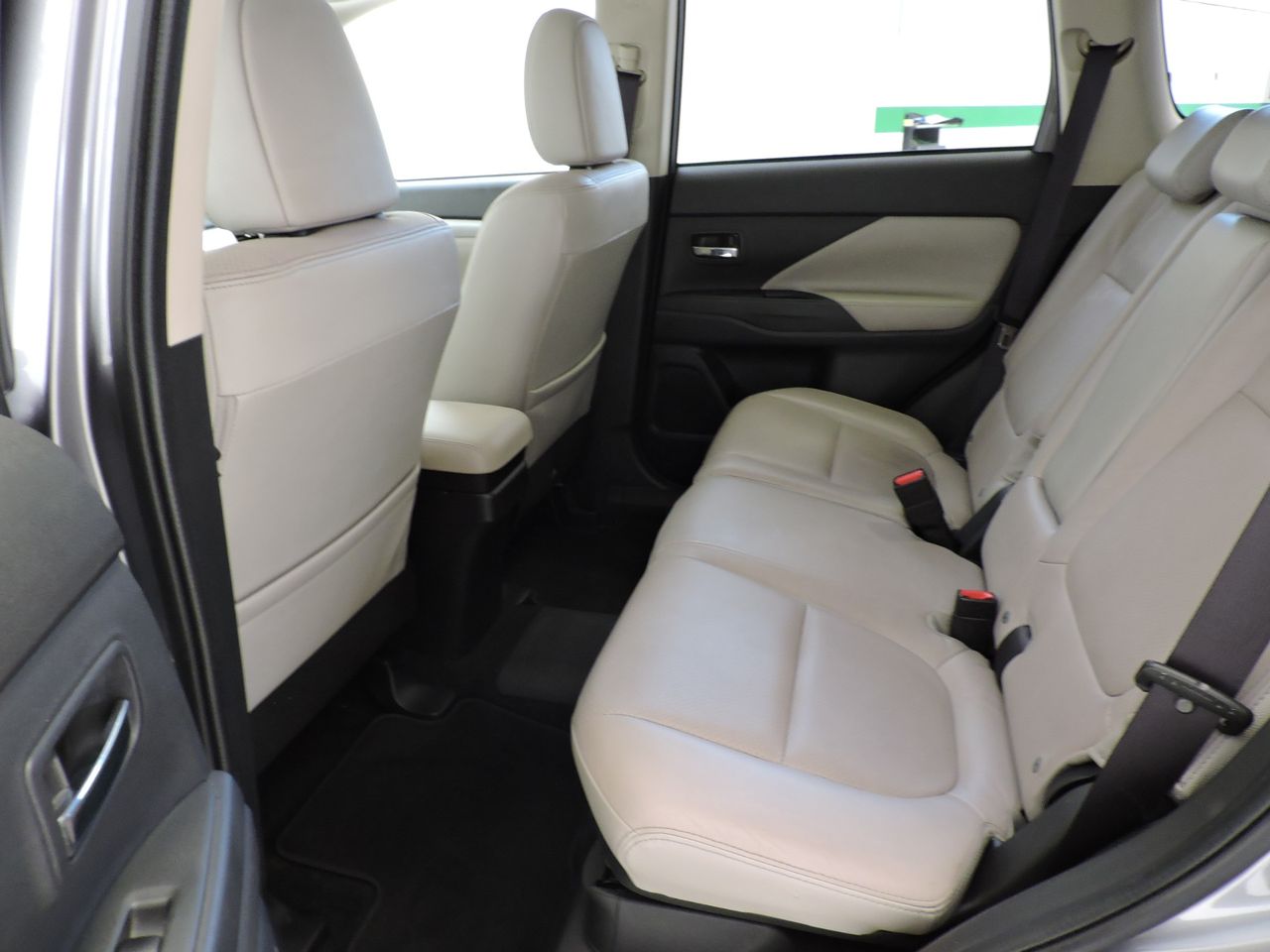 Mitsubishi Outlander PHEV Kaiteki 4WD - Foto 12