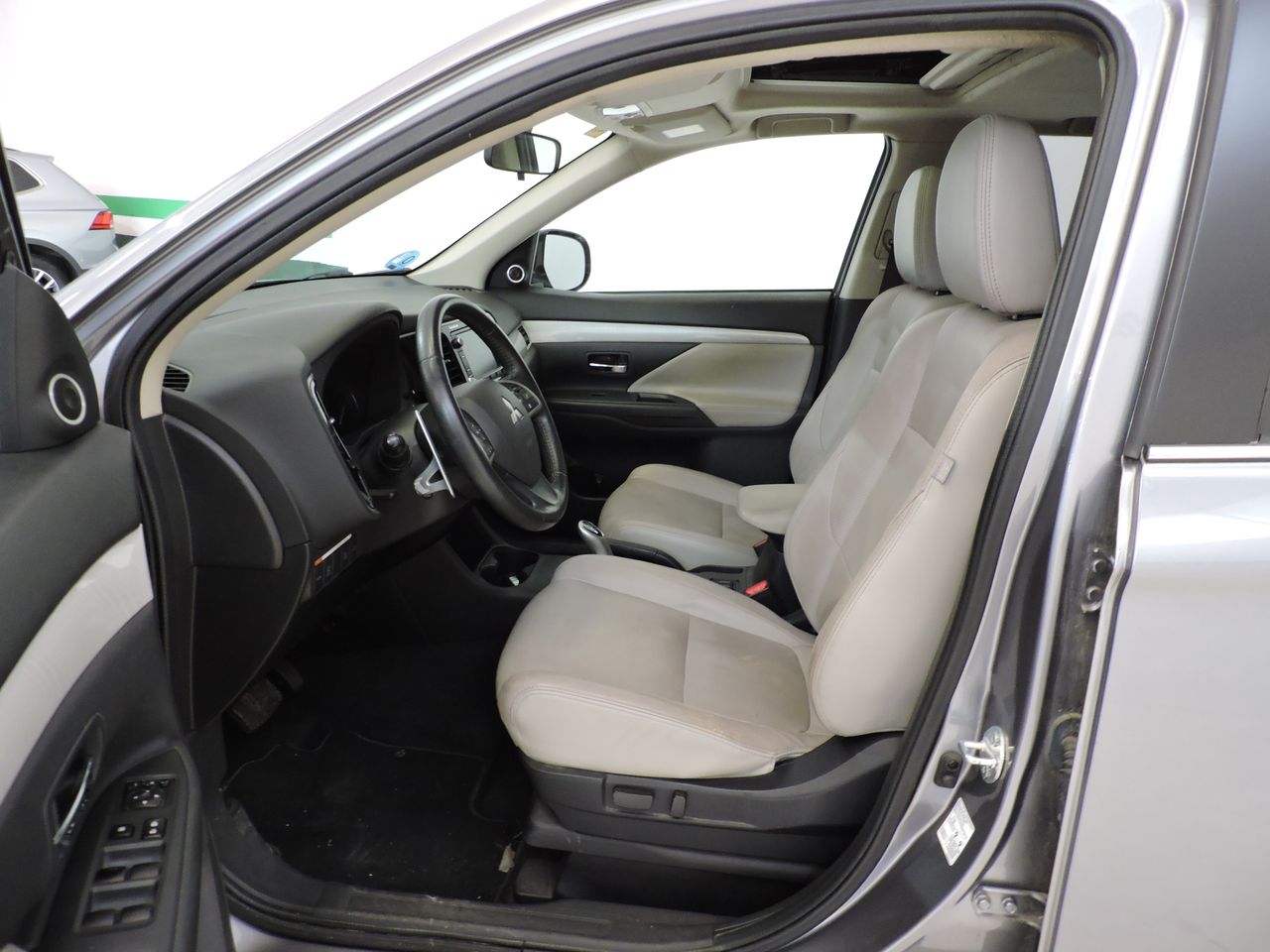 Mitsubishi Outlander PHEV Kaiteki 4WD - Foto 9