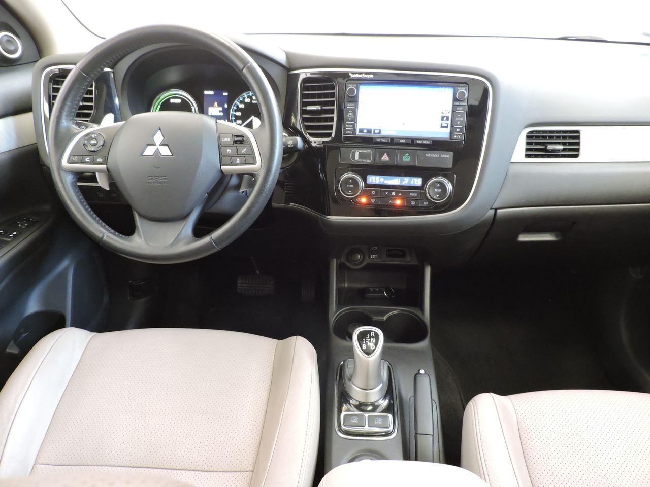 Mitsubishi Outlander PHEV Kaiteki 4WD - Foto 8
