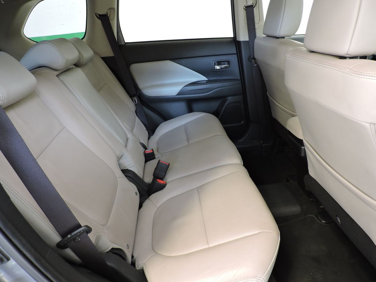 Mitsubishi Outlander PHEV Kaiteki 4WD - Foto 11