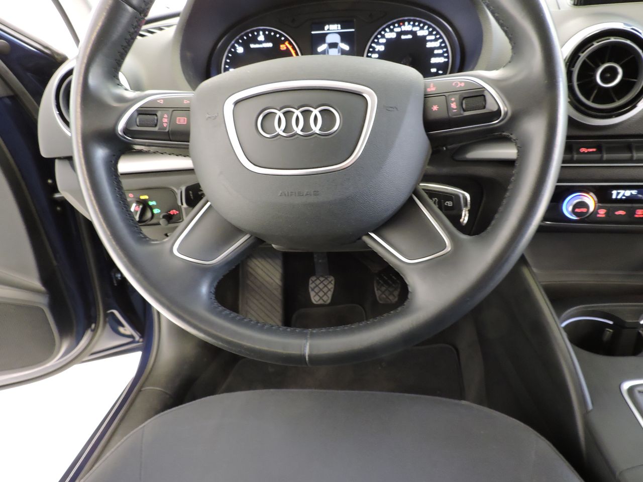 Audi A3 Sedan 1.6 TDI clean diesel 110 CV Attraction - Foto 12
