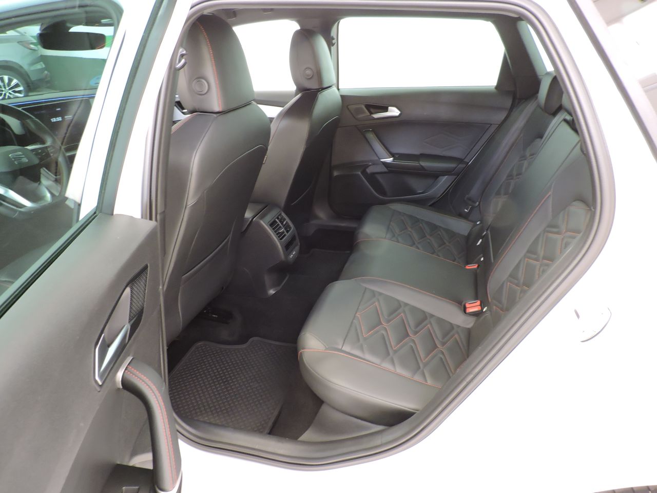 Seat Leon León Sportstourer 1.5 TGI 96 kW (130 CV) DSG FR - Foto 11