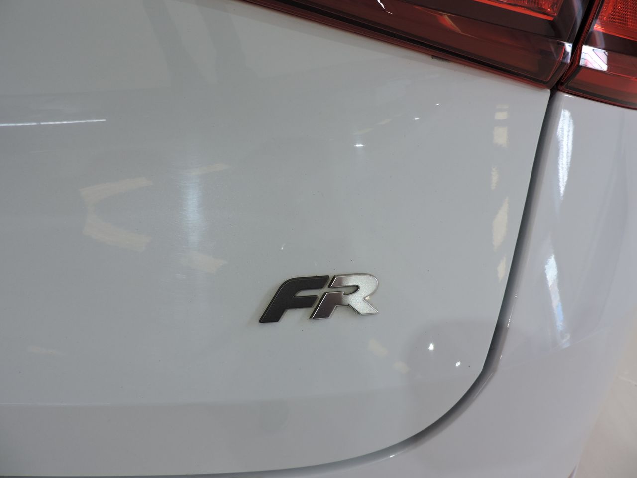 Seat Leon León Sportstourer 1.5 TGI 96 kW (130 CV) DSG FR - Foto 17