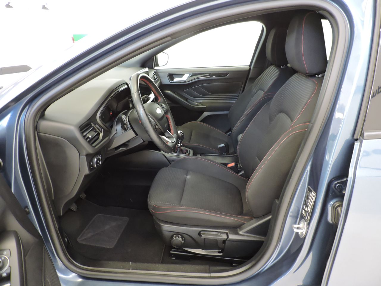 Ford Focus Berlina ST-Line 1.0 EcoBoost MHEV 114 kW (155 CV) - Foto 9