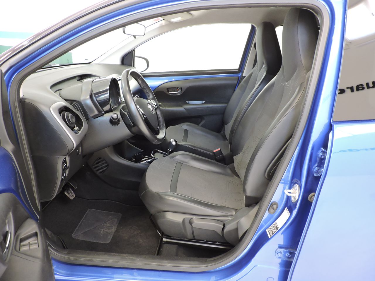 Toyota Aygo 5p 70 x-cite x-shift - Foto 9