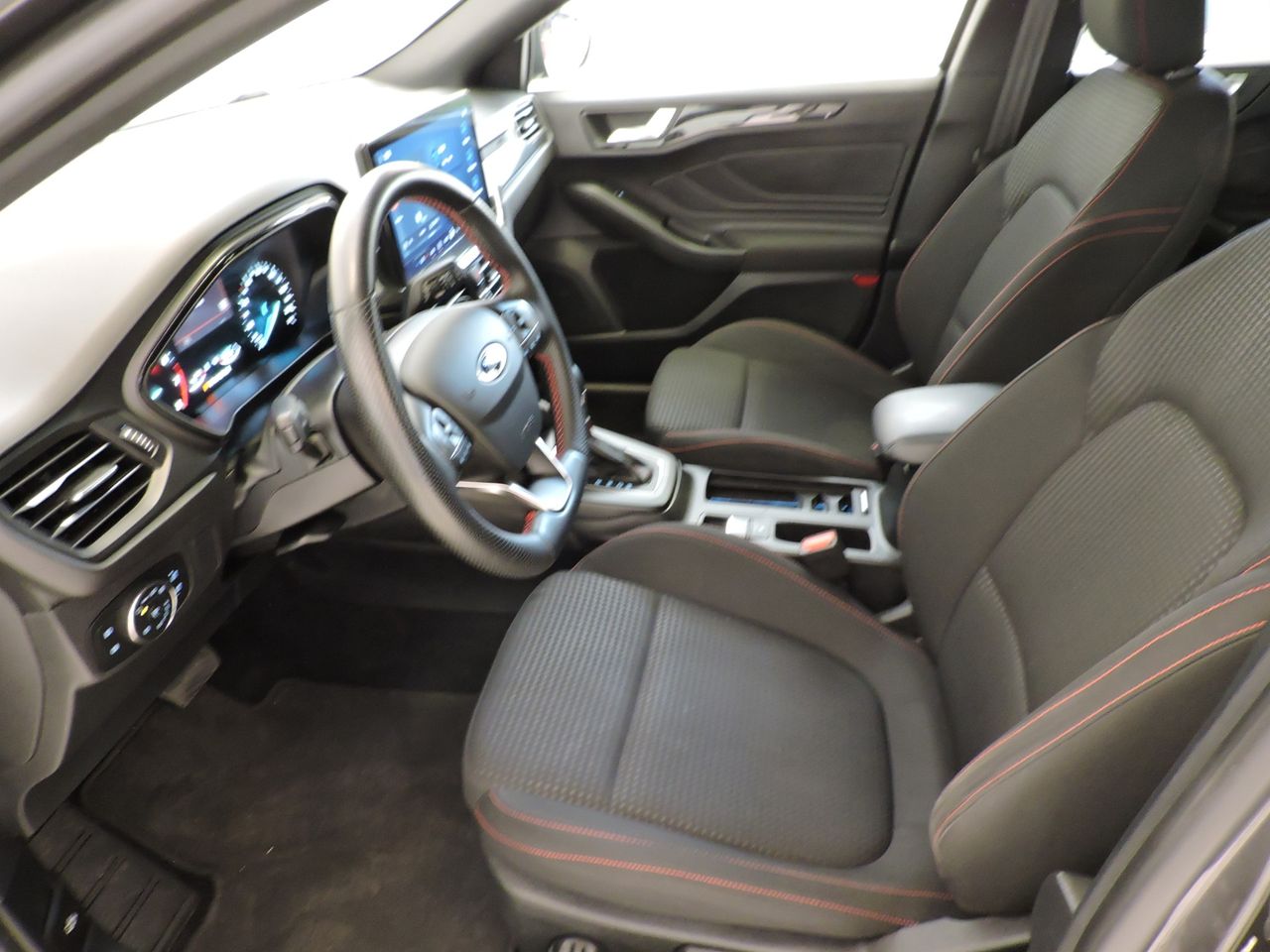 Ford Focus  FOCUS 1.0 ECOBOOST HYBR. 125CV ST-LINE AUTO SPORTBREAK - Foto 9