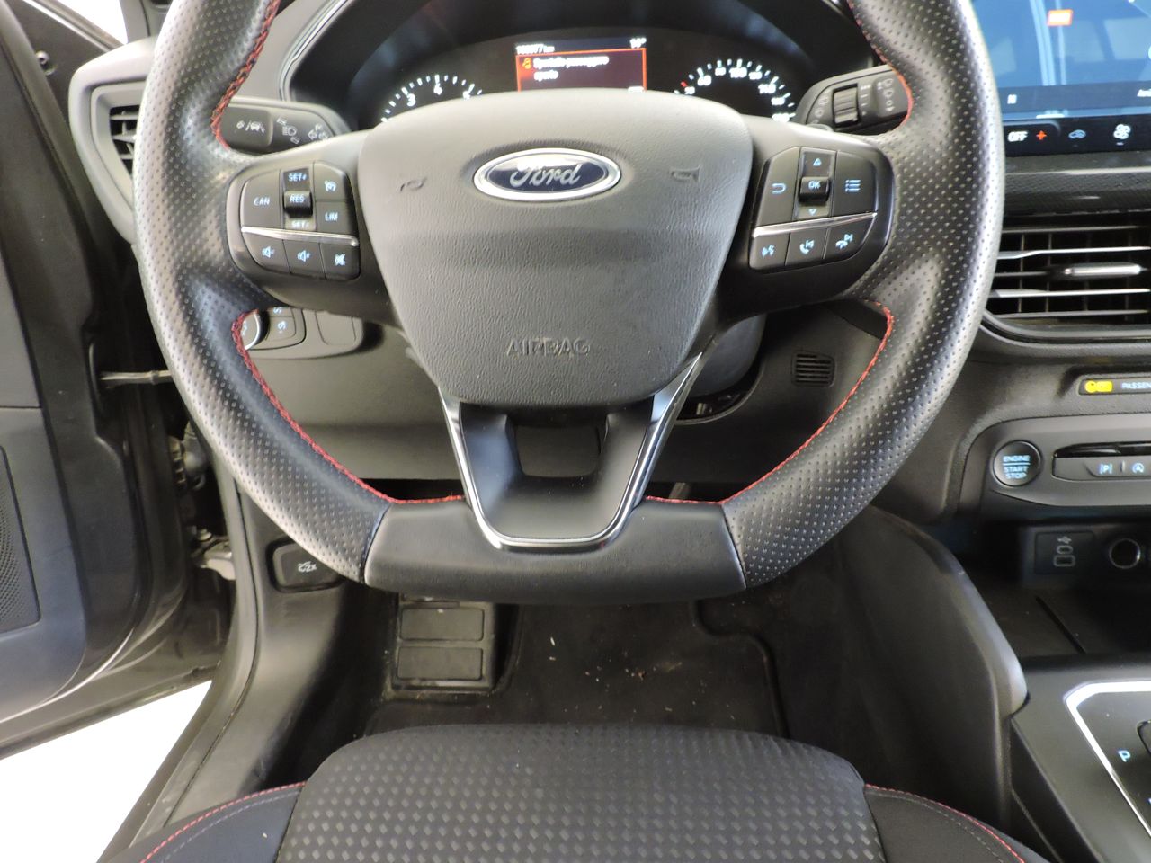 Ford Focus  FOCUS 1.0 ECOBOOST HYBR. 125CV ST-LINE AUTO SPORTBREAK - Foto 12
