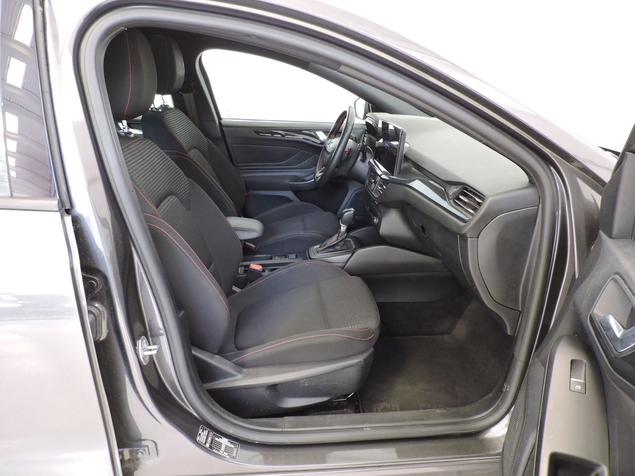 Ford Focus  FOCUS 1.0 ECOBOOST HYBR. 125CV ST-LINE AUTO SPORTBREAK - Foto 10