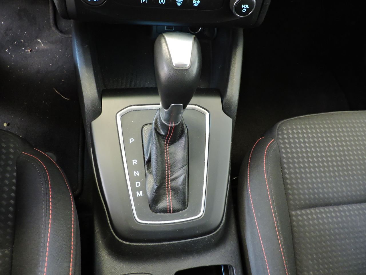 Ford Focus  FOCUS 1.0 ECOBOOST HYBR. 125CV ST-LINE AUTO SPORTBREAK - Foto 15