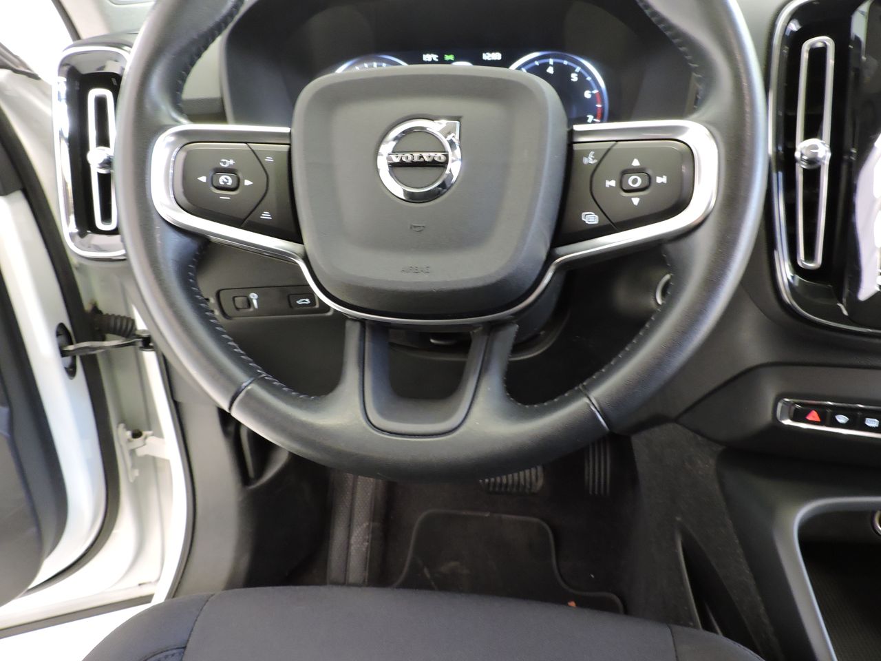 Volvo XC40 Momentum Core T3 Aut. - Foto 12