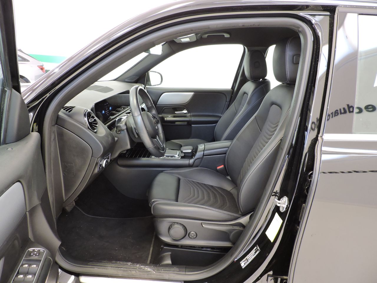Mercedes Clase GLB MERCEDES GLB 200 D AUTOMATIC BUSINESS EXTRA - Foto 9