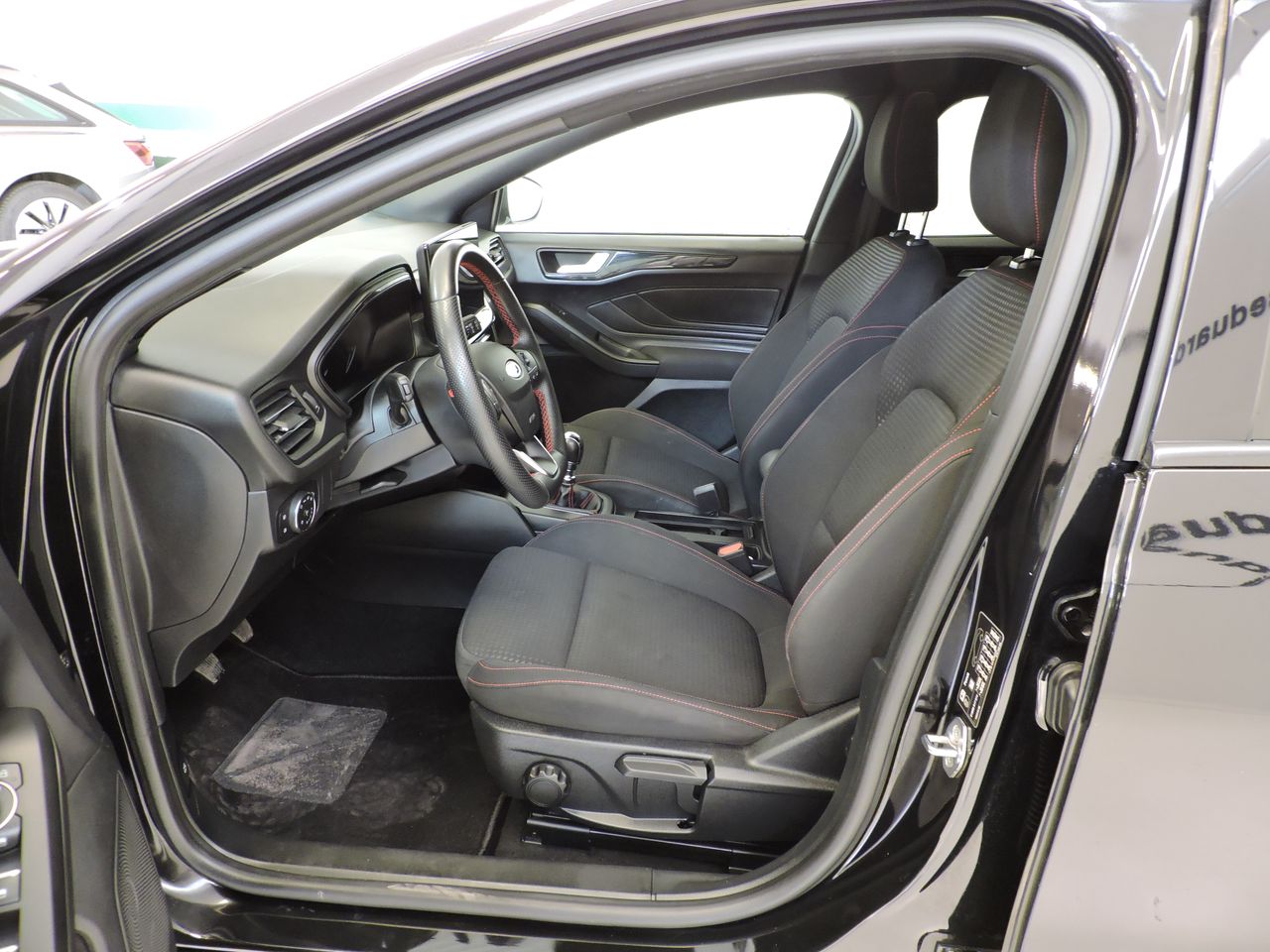 Ford Focus Berlina ST-Line 1.0 EcoBoost MHEV 114 kW (155 CV) - Foto 9