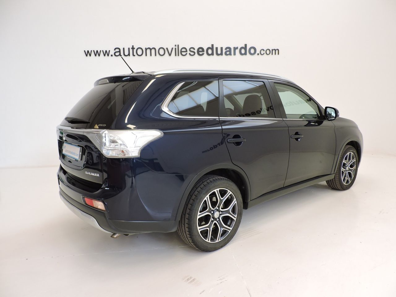 Mitsubishi Outlander Kaiteki 4WD 220 DI-D 6AT 7 plazas - Foto 5