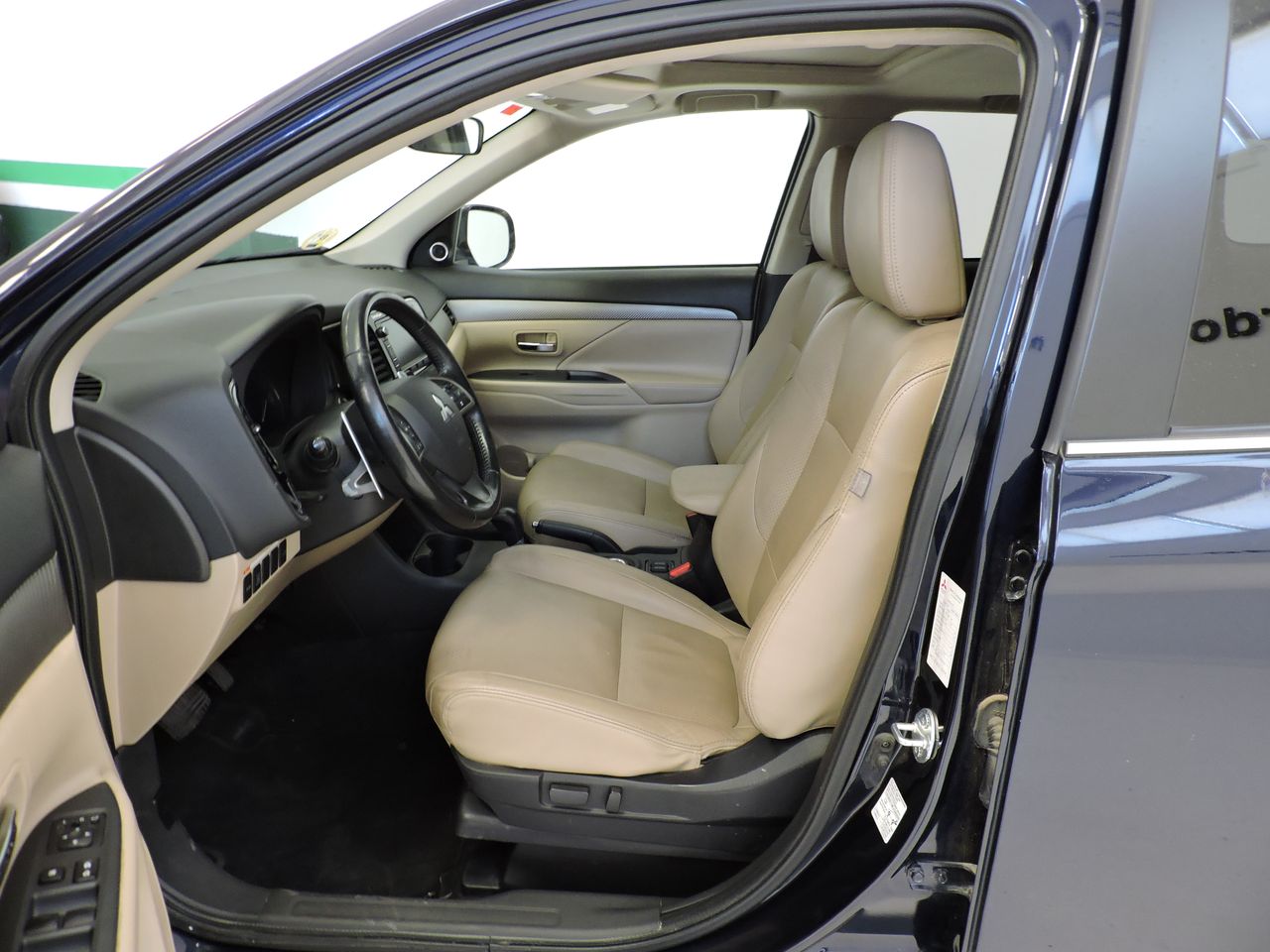Mitsubishi Outlander Kaiteki 4WD 220 DI-D 6AT 7 plazas - Foto 9