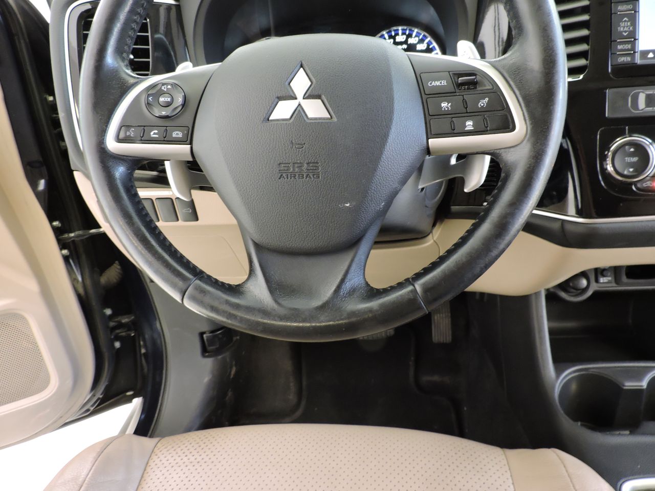 Mitsubishi Outlander Kaiteki 4WD 220 DI-D 6AT 7 plazas - Foto 12