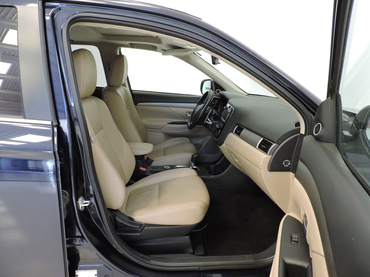 Mitsubishi Outlander Kaiteki 4WD 220 DI-D 6AT 7 plazas - Foto 10