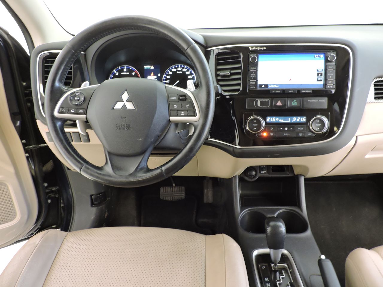 Mitsubishi Outlander Kaiteki 4WD 220 DI-D 6AT 7 plazas - Foto 8
