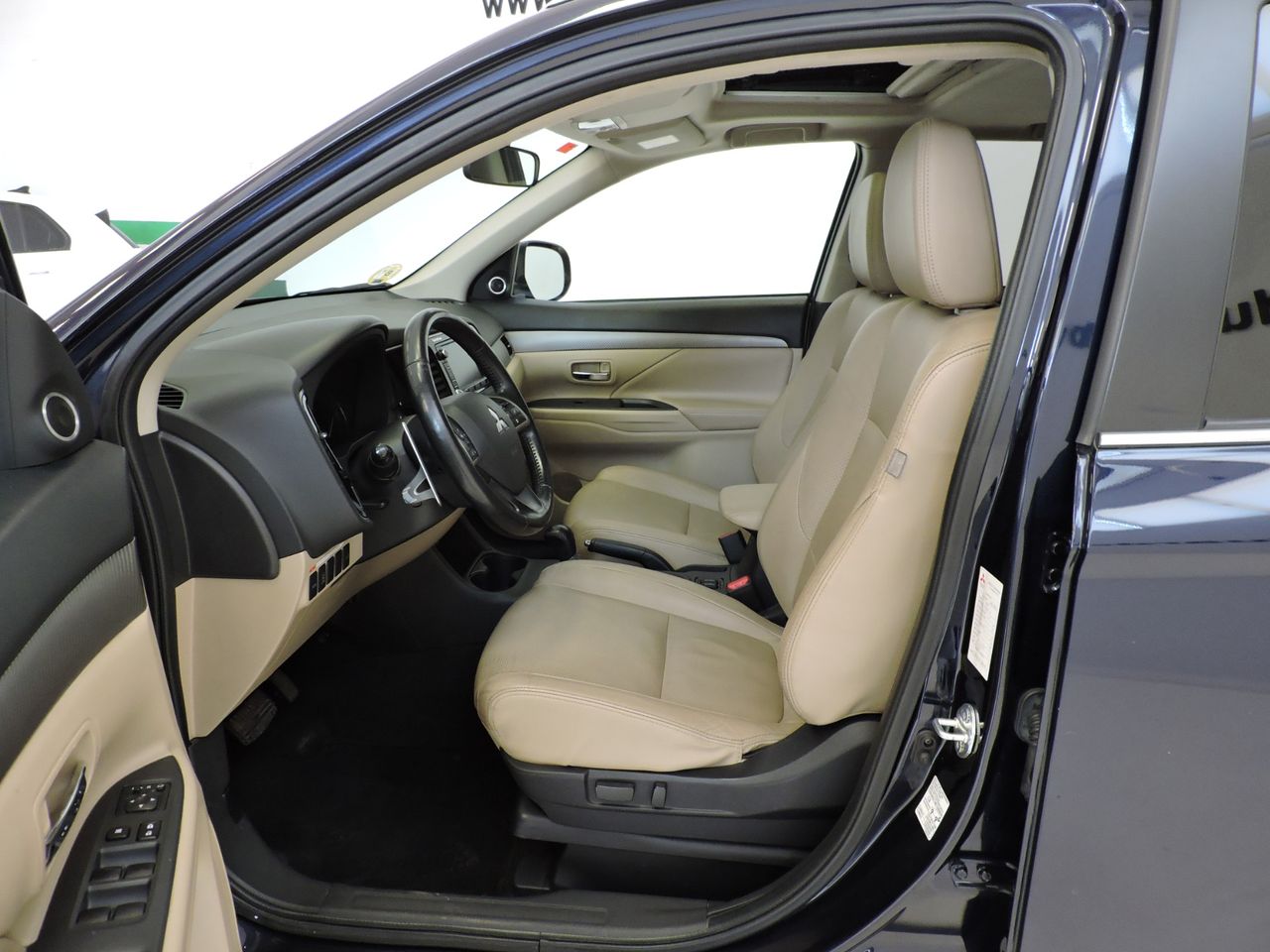 Mitsubishi Outlander Kaiteki 4WD 220 DI-D 6AT 7 plazas - Foto 9