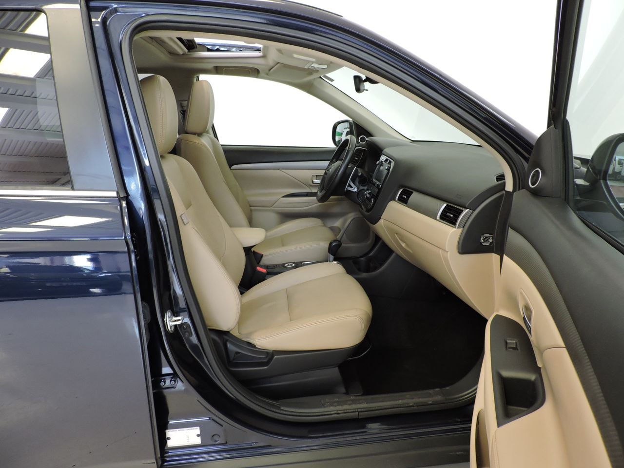 Mitsubishi Outlander Kaiteki 4WD 220 DI-D 6AT 7 plazas - Foto 10