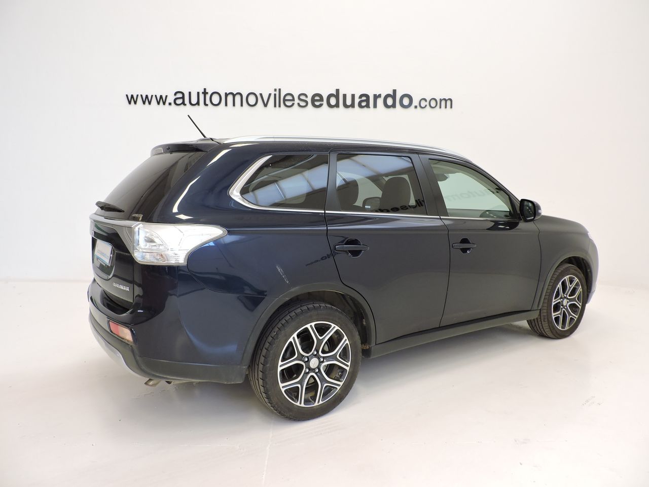 Mitsubishi Outlander Kaiteki 4WD 220 DI-D 6AT 7 plazas - Foto 5