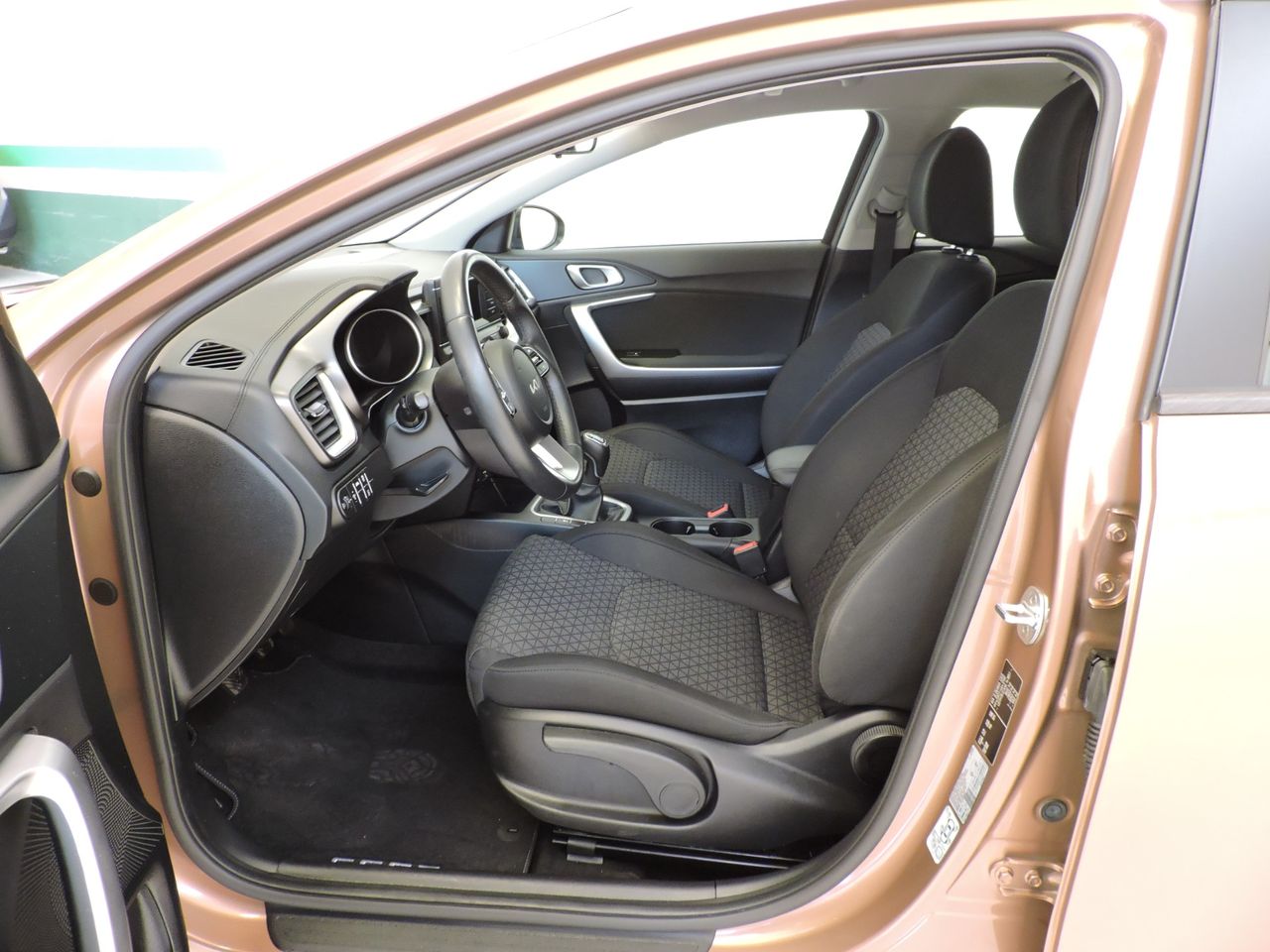 Kia Ceed 5p Concept 1.0 T-GDi 74 kW - Foto 9