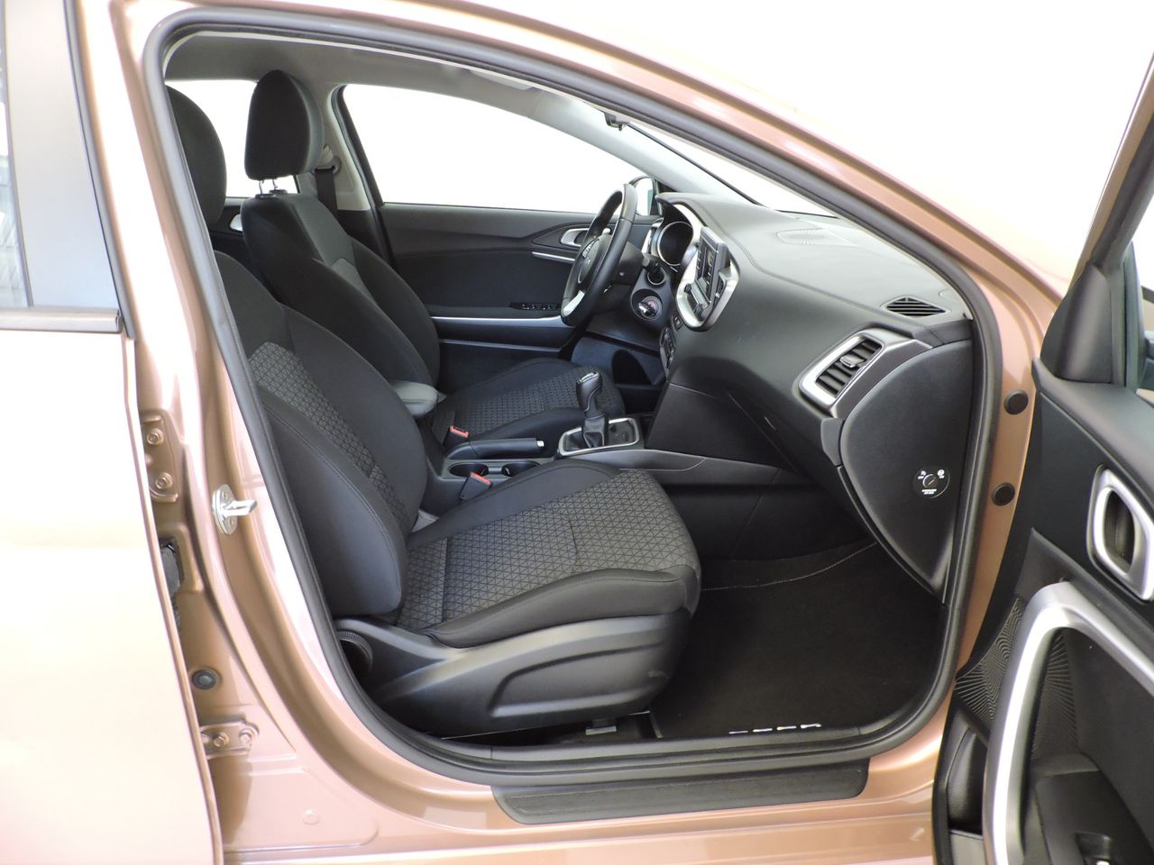 Kia Ceed 5p Concept 1.0 T-GDi 74 kW - Foto 10