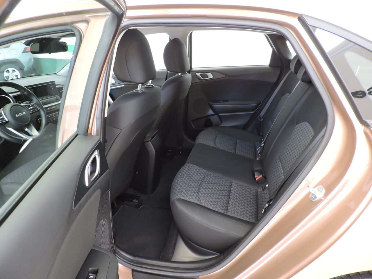 Kia Ceed 5p Concept 1.0 T-GDi 74 kW - Foto 11
