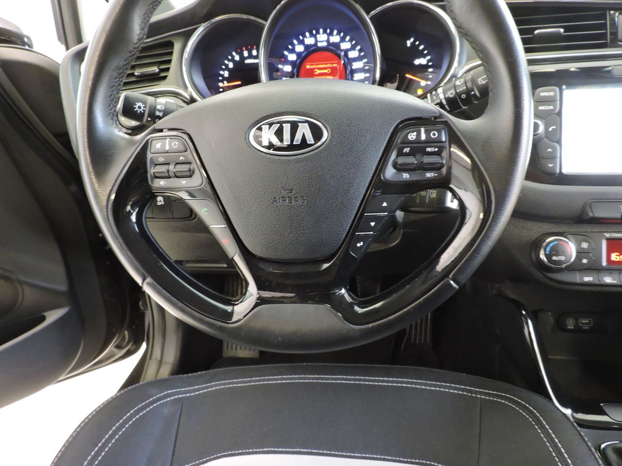 Kia Ceed cee'd 5p 1.6 CRDi VGT Drive 100 kW - Foto 12