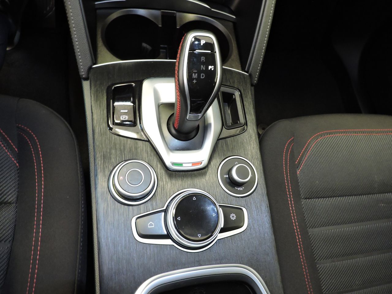 Alfa Romeo Stelvio 2.2 Diesel 118 kW - Foto 13